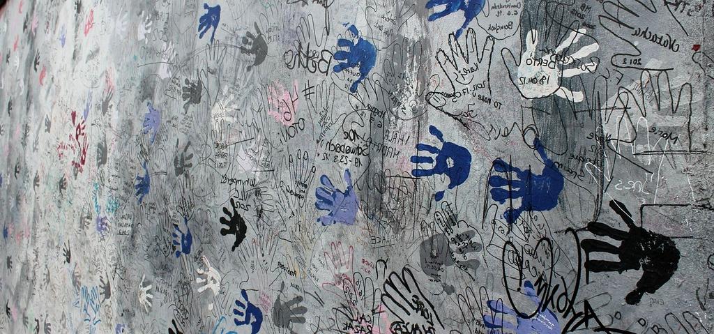 Visualization of neuromorphic memory architecture with neural connections